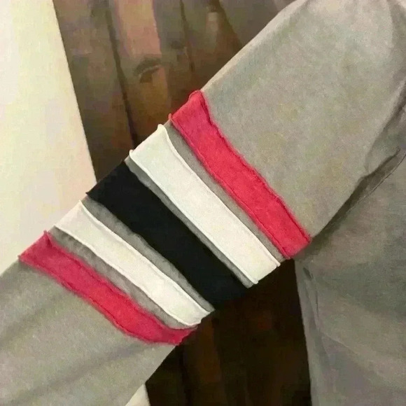 No Comment, athletic striped sleeve T-shirt. Size L - Picture 3 of 8